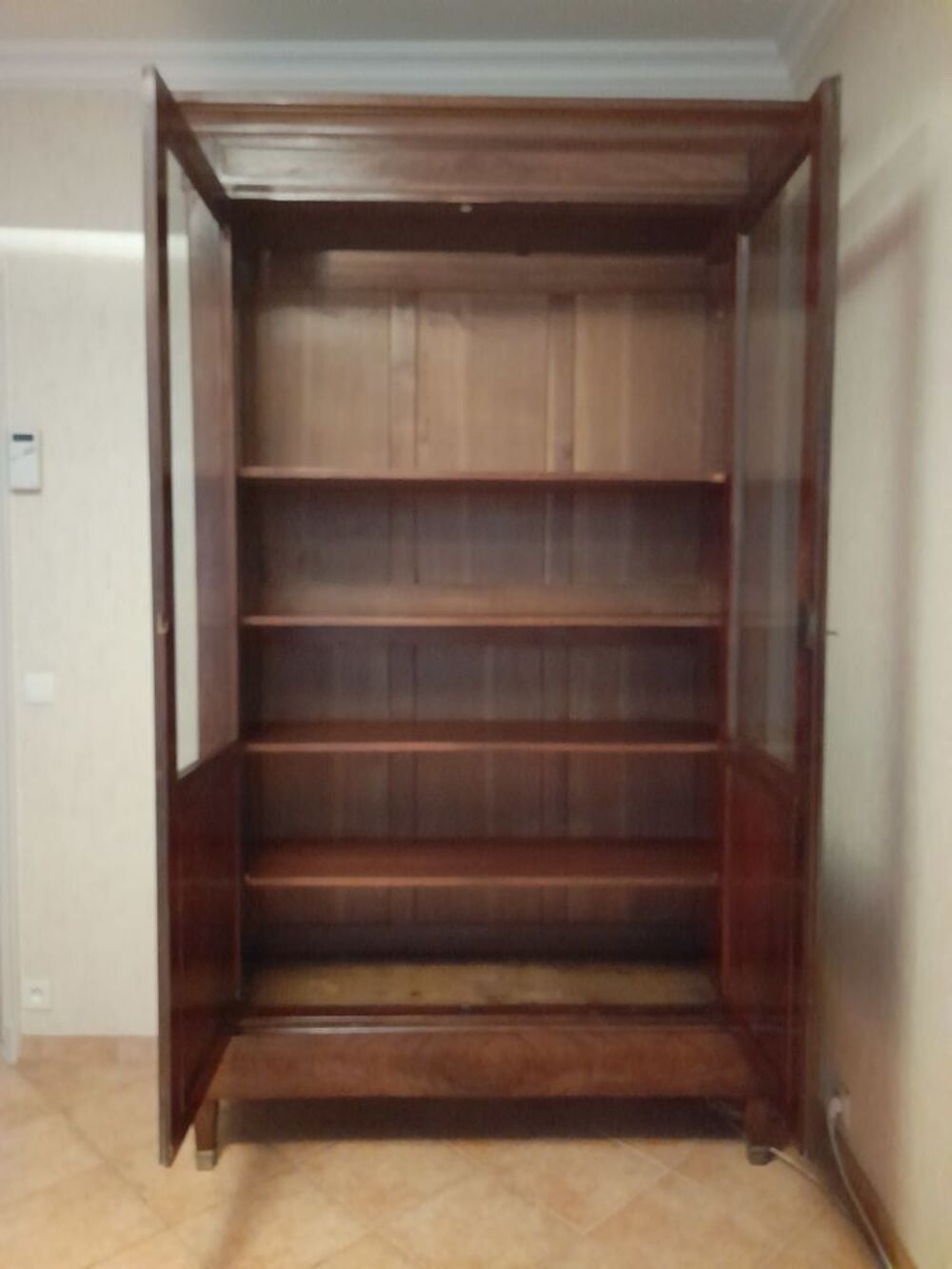 meuble vitrine en acajou avec 5 tablettes Meubles