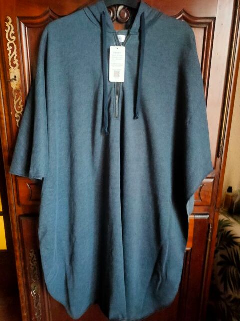Poncho taille XL neuf avec �tiquettes 35 Avermes (03)