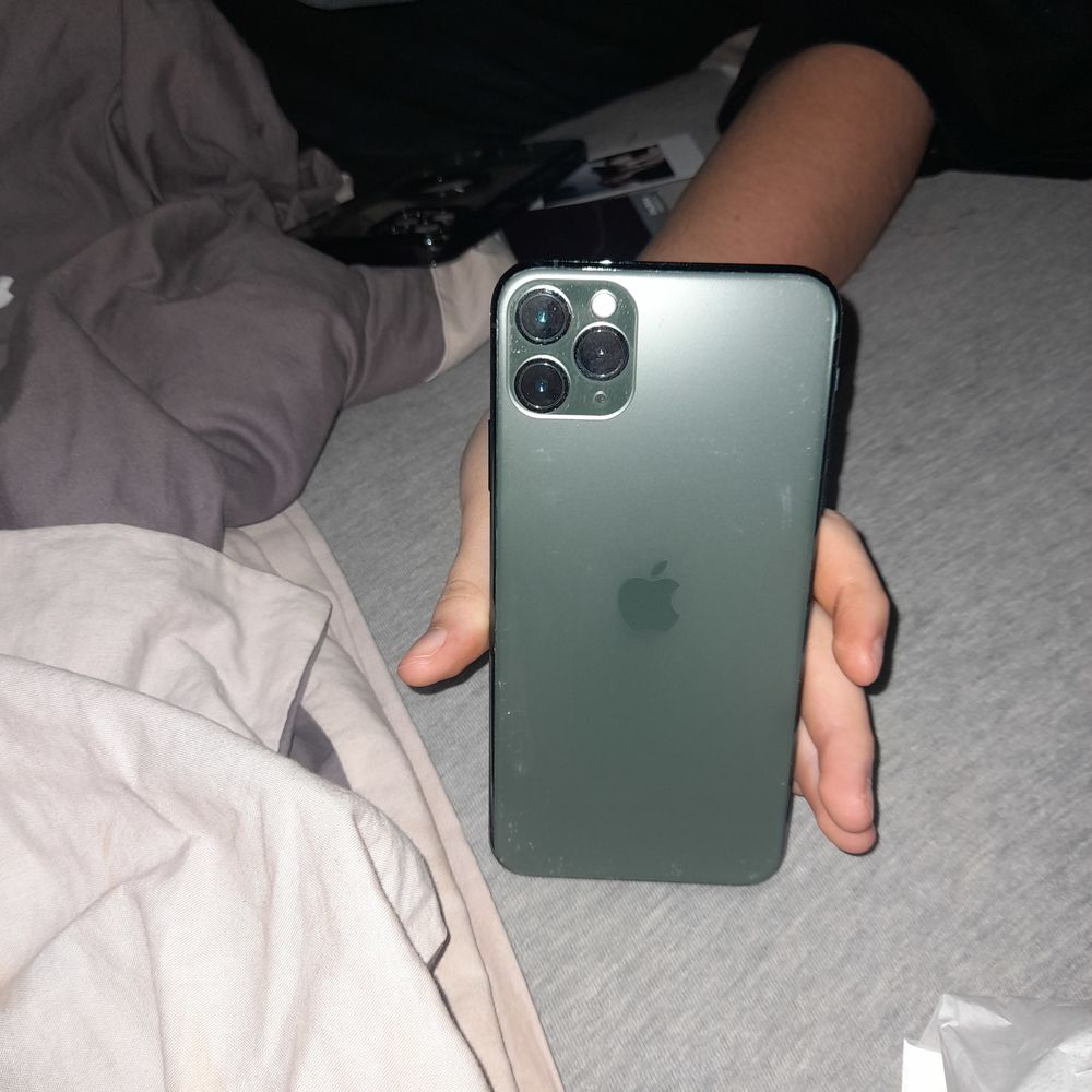 Iphone 11 pro max excellent &eacute;tat 
70% de batterie 
Téléphones et tablettes