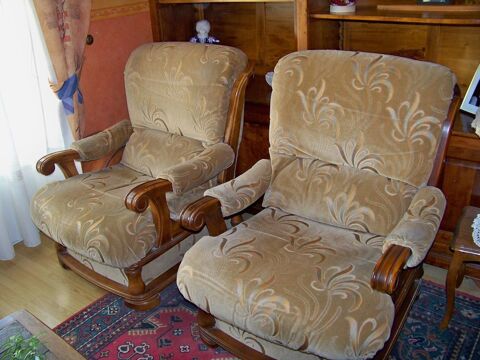 salon canap� convertible en lit de 140 plus deux fauteuils 200 Cassagnes-B�gonh�s (12)