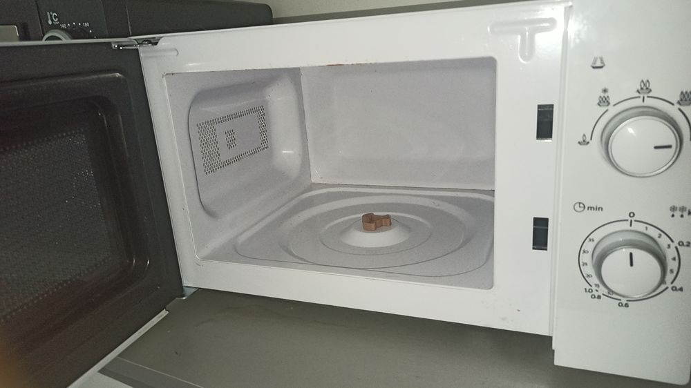 Micro-ondes FAR ? Tr&egrave;s bon &eacute;tat Meubles