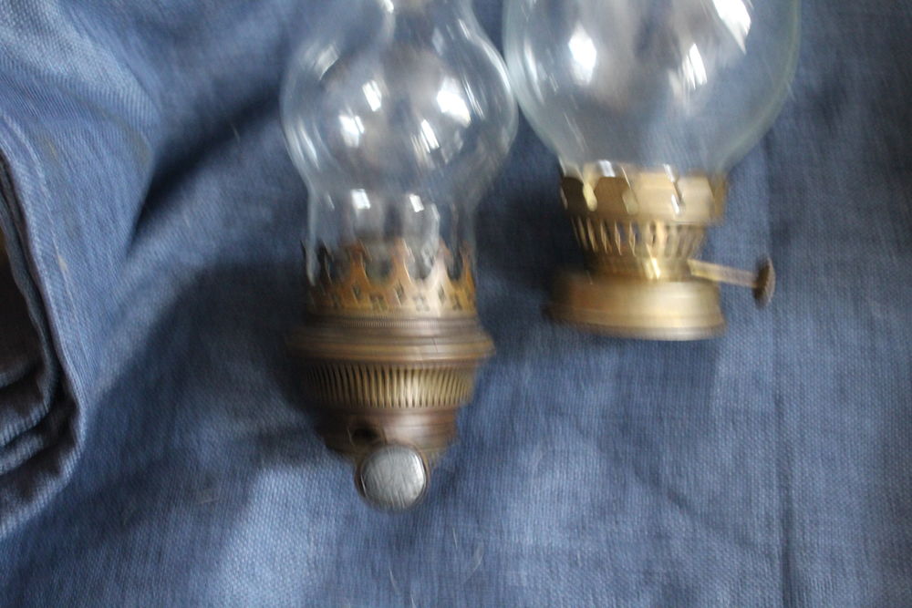  ELEMENTS POUR LAMPES A PETROLE A L'ANCIENNE/
Décoration