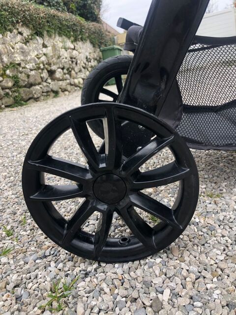 Cherche roue arri�re de poussette Kinderkraft 0 Annecy-le-Vieux (74)