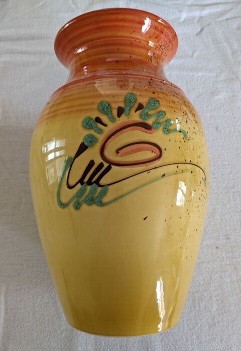 Vase jaune Les poteries de Salernes  45 Lorgues (83)