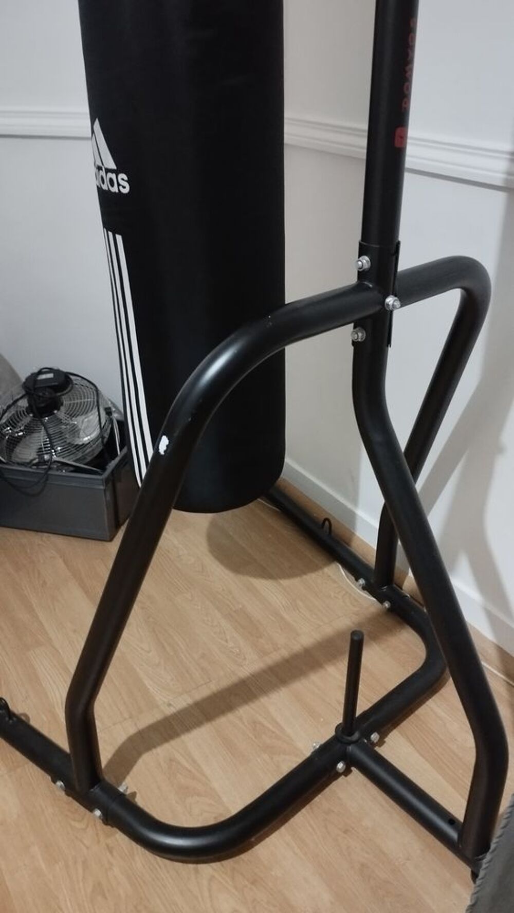 Sac de frappe adidas et son support metal Sports