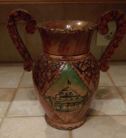 ancien Vase en bois pyrograv� sign� Boli le verni est un peu 3 Marseille 9 (13)