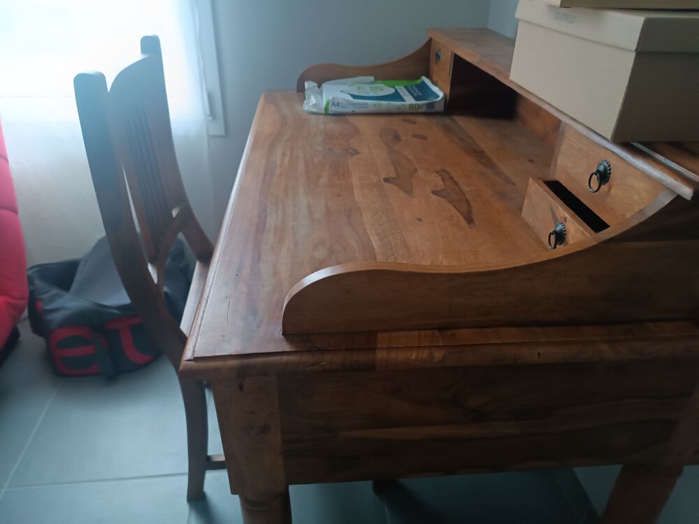 Bureau tr&egrave;s bon etat Meubles