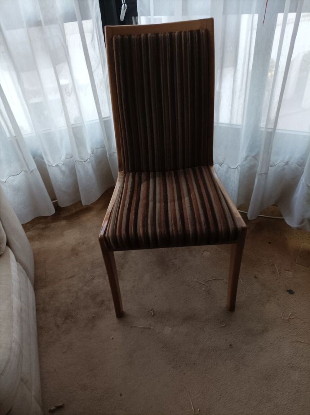 CHAISES BOIS TISSU VELOURS TRES BON ETAT Meubles