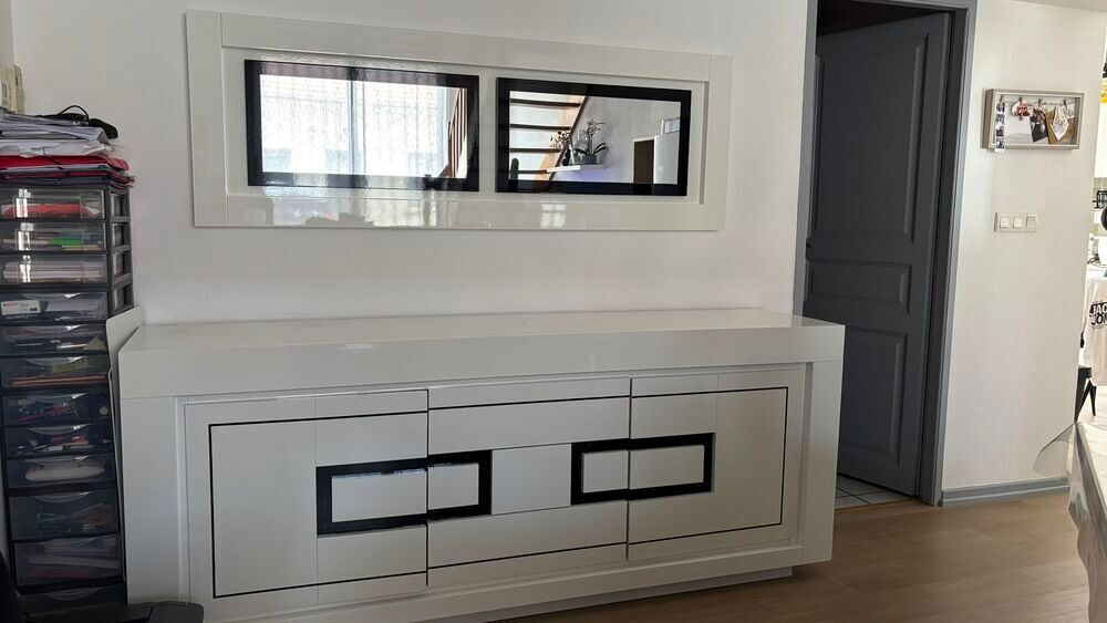 Salle &agrave; manger (Table, buffet + Miroir) Meubles