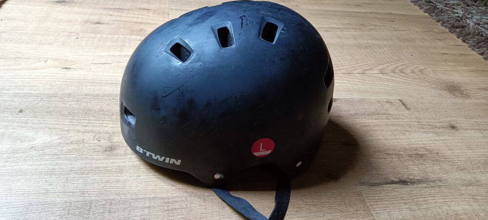 Casque roller ou v&eacute;lo taille L Bon &eacute;tat Sports