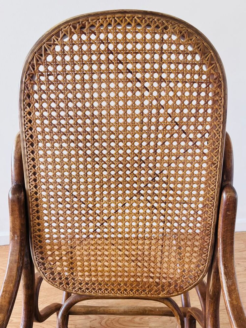 Rocking-chair Thonet bentwood ancien, cannage refait Meubles