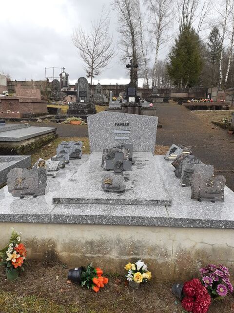 monument funéraire 800 Ussel (19)