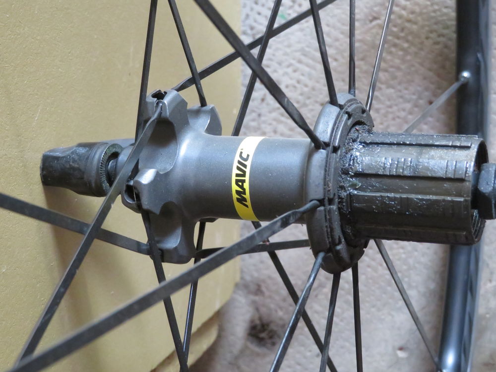 Stop affaire, magnifique roue Mavic Ksyrium Elite Ust. Vélos