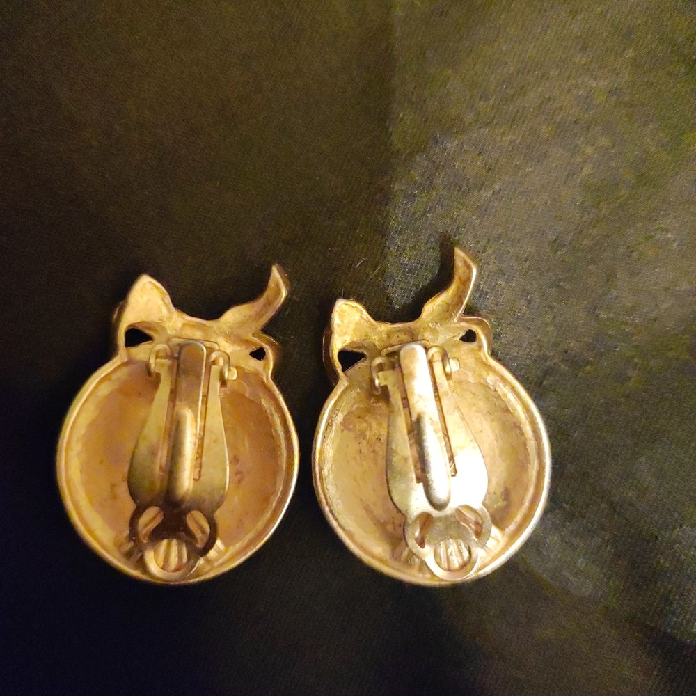 Clips d'oreilles m&eacute;tal vintag ann&eacute;es 80 rare Karl Lagerfeld Bijoux et montres
