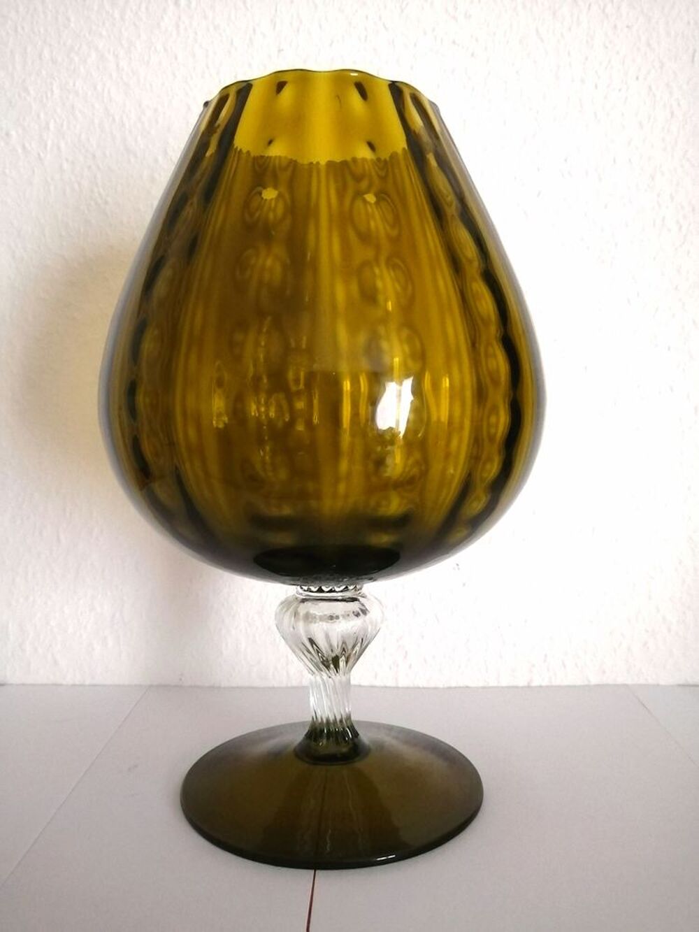 Magnifique verre ballon / tulipe en verre teint&eacute; Décoration