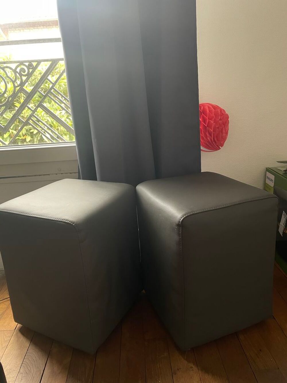 &agrave;€ vendre : deux petits poufs en simili cuir &agrave; bas prix Meubles