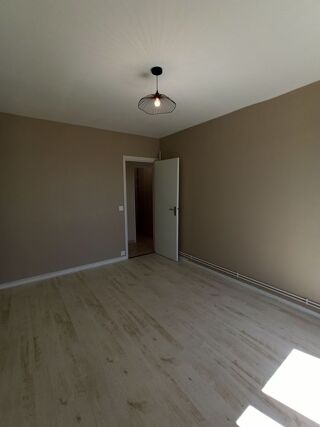  Appartement � louer 3 pi�ces 80 m� La souterraine