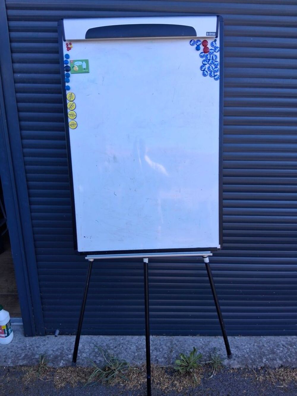   tableau effacable sur pied 