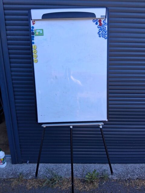tableau effacable sur pied 25 31850 Montrabé