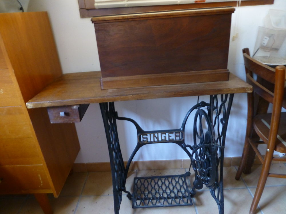 Machine &agrave; Coudre SINGER Meubles