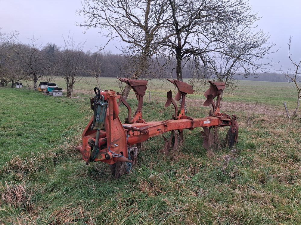 charrue d'occasion 3 socles Bricolage