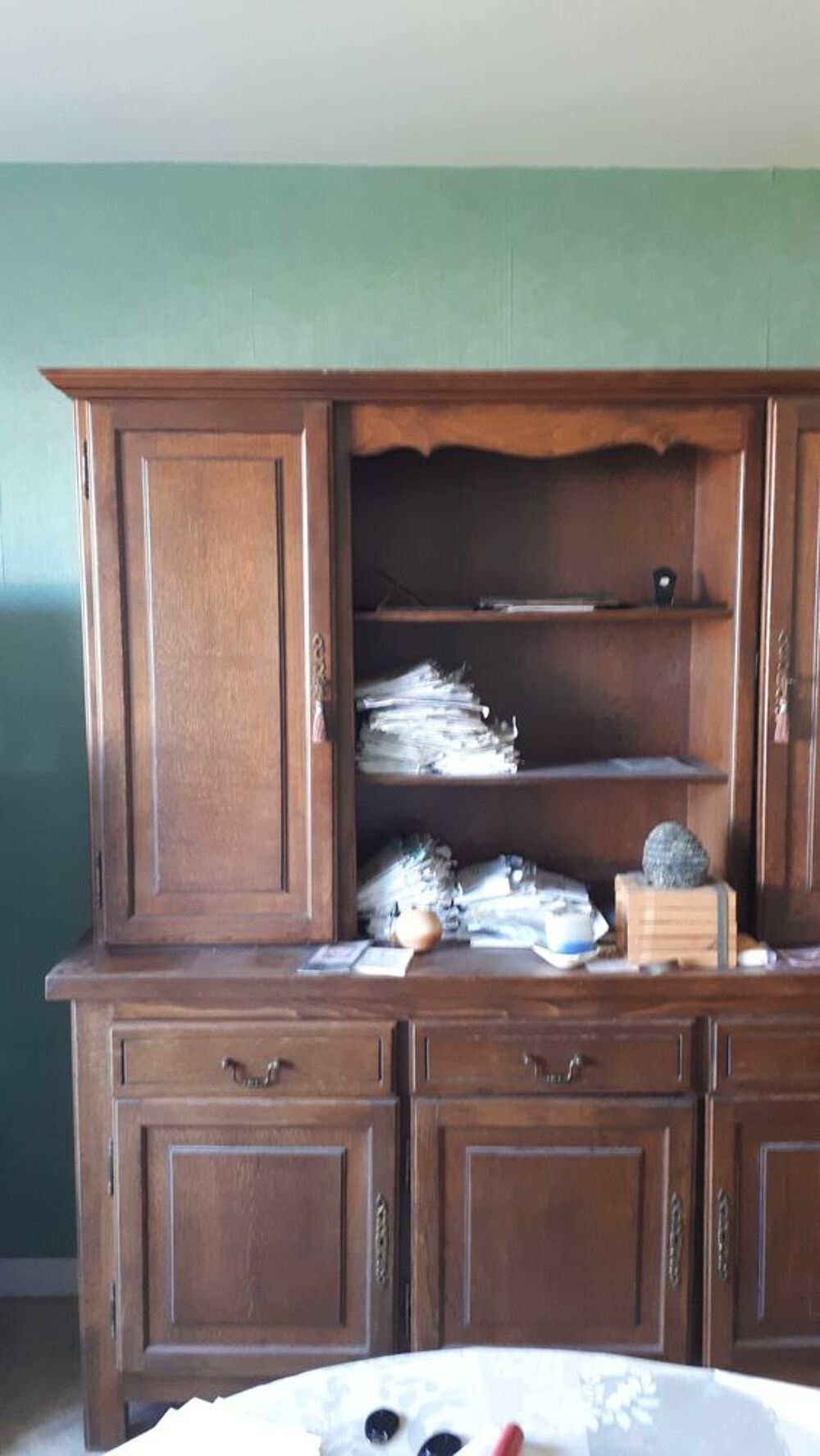 meuble de chambre, buffet salle &agrave; manger, canap&eacute; + 2 fauteuil, table, chaise + plein d autre chose Meubles