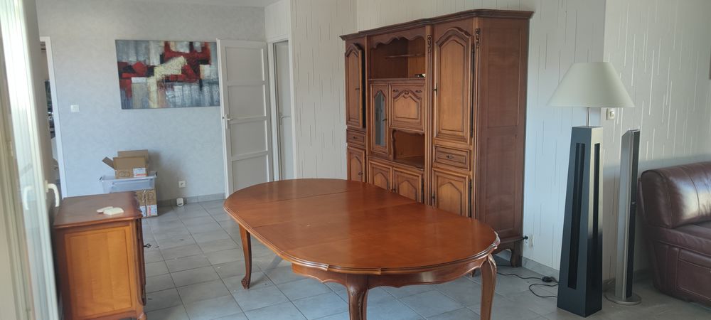 Salle &agrave; manger
Meubles