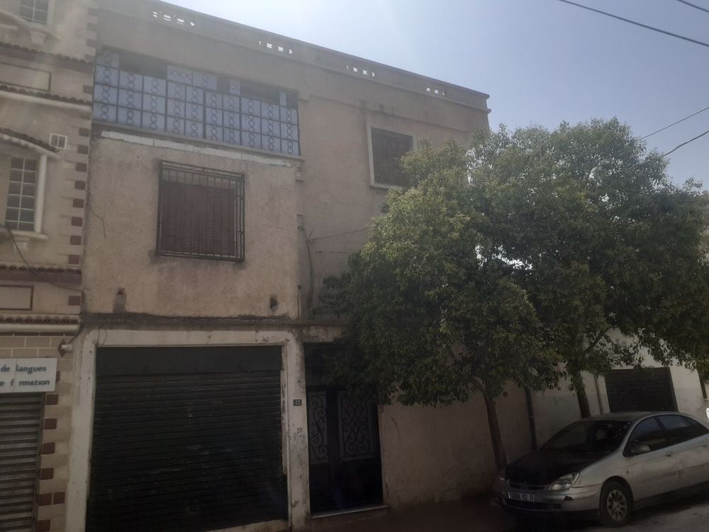 Vente Villa Villa de 2 Étages ( R+2) et trois Façades de 300 m² . Constantine, algérie (Algerie)