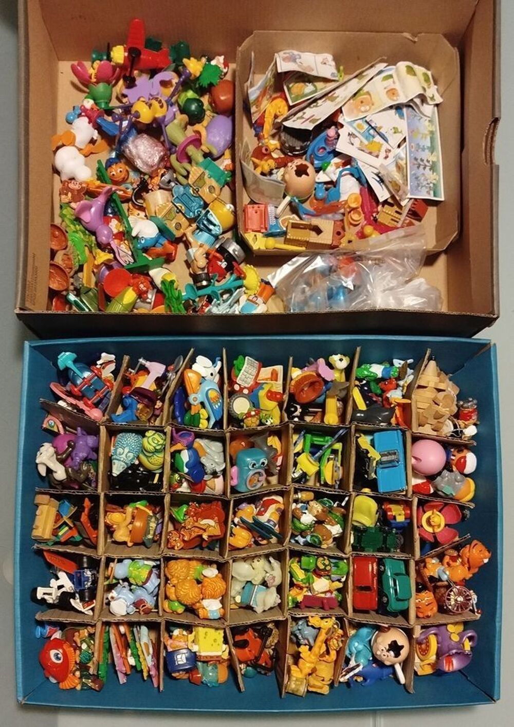 Gros lot de + 300 figurines et accessoires KINDER /ann&eacute;es 90 