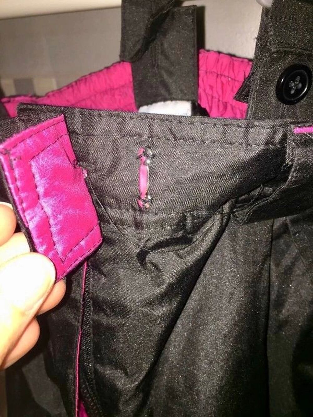 Pantalon de ski &agrave; bretelles taille 12 ans en tbe &agrave; 12 euros
Vêtements enfants