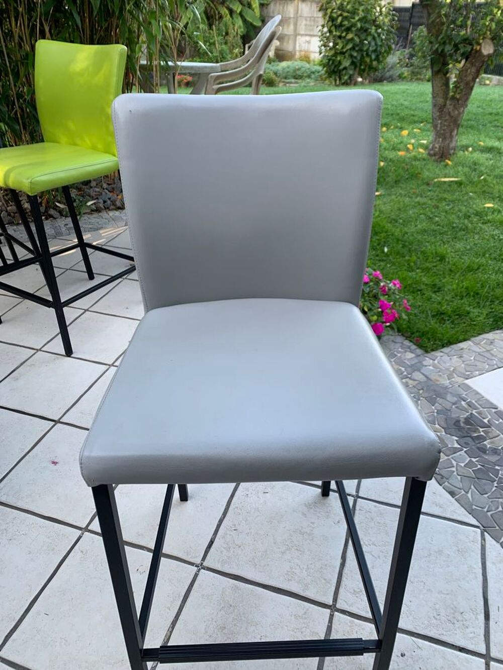 Table haute (allonge incorpor&eacute;e) et tabourets Meubles