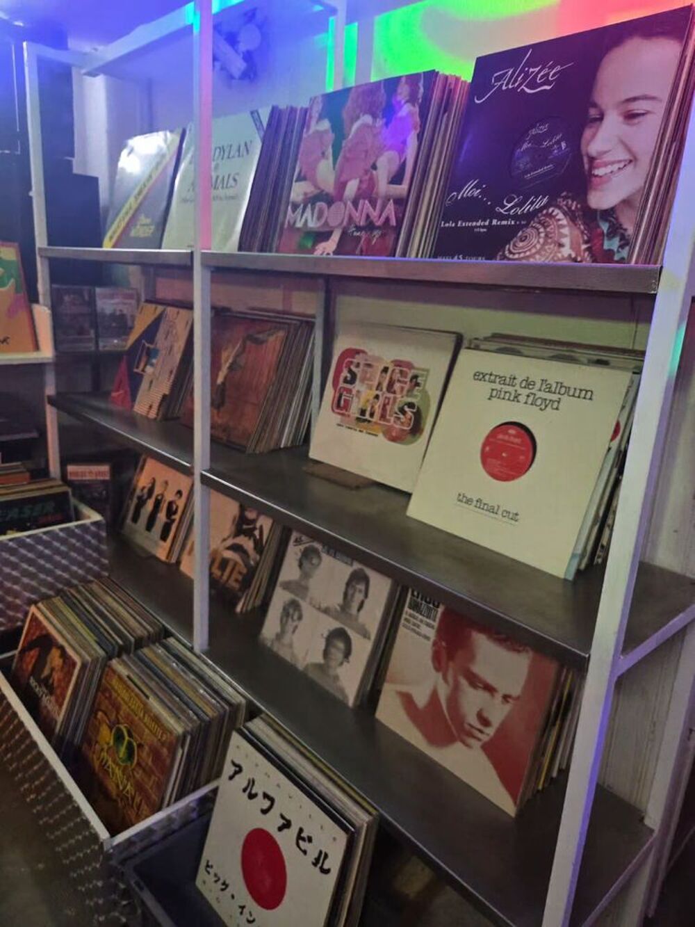 collection de disque vinyle en tout genre et format CD et vinyles