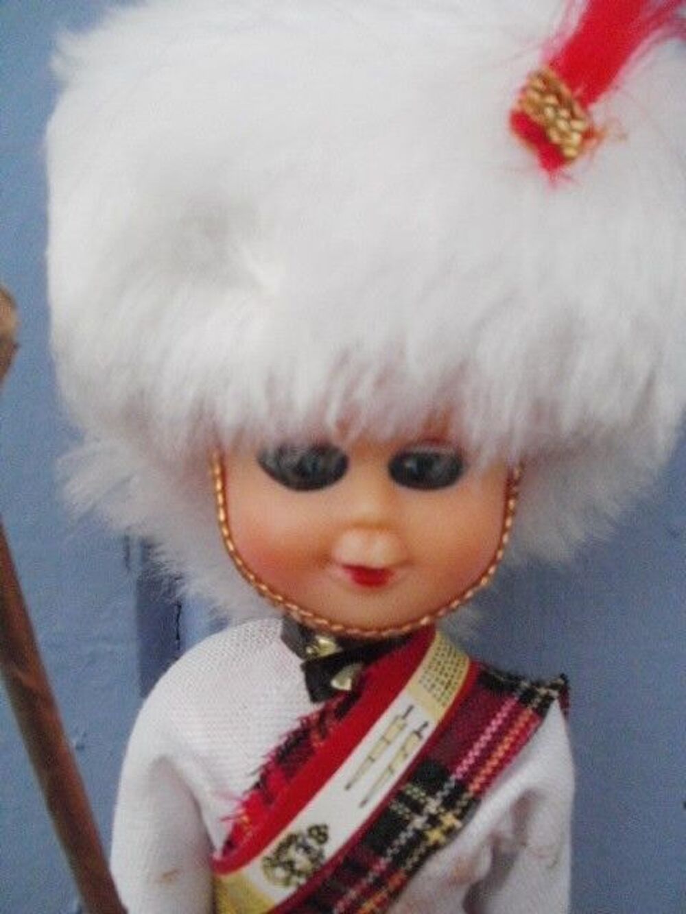 Poupee folklorique, &eacute;cossais en kilt et tartan 
