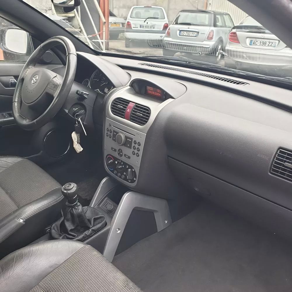 Tigra cab 1.4 - 90 Twinport Enjoy 2004 occasion 94700 Maisons-Alfort