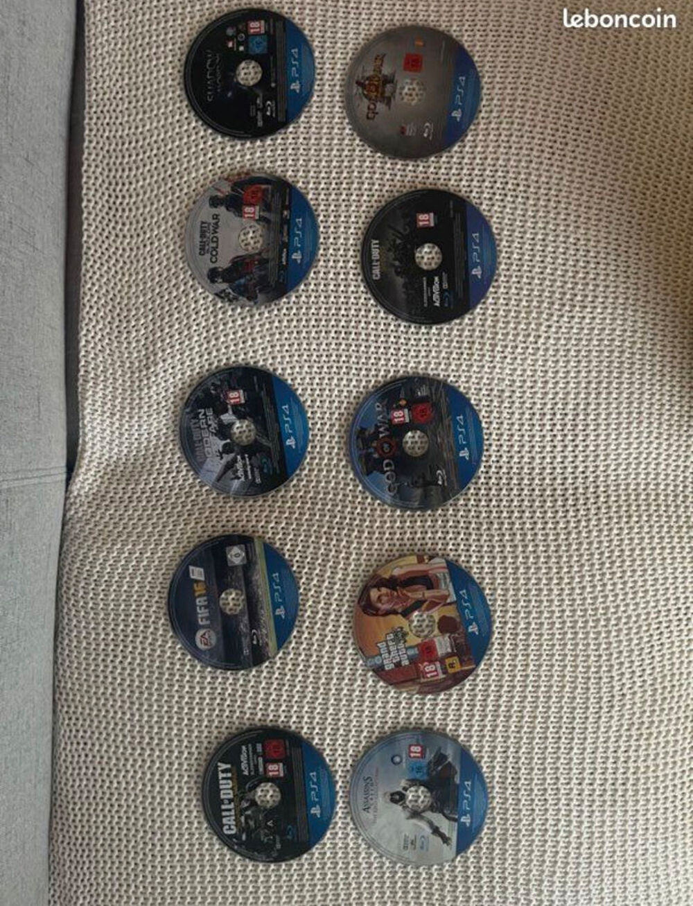 Lot: ps4 noire "&nbsp;standard&nbsp;" 500go + 1 manette +10 jeux cd Consoles et jeux vid�os
