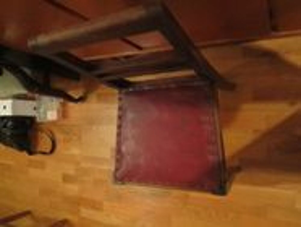Chaise dessus cuir rouge et autre mod&egrave;les Meubles