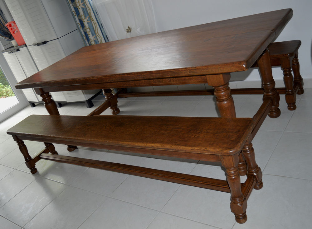 Grande table et ses deux bancs en ch&ecirc;ne massif Meubles