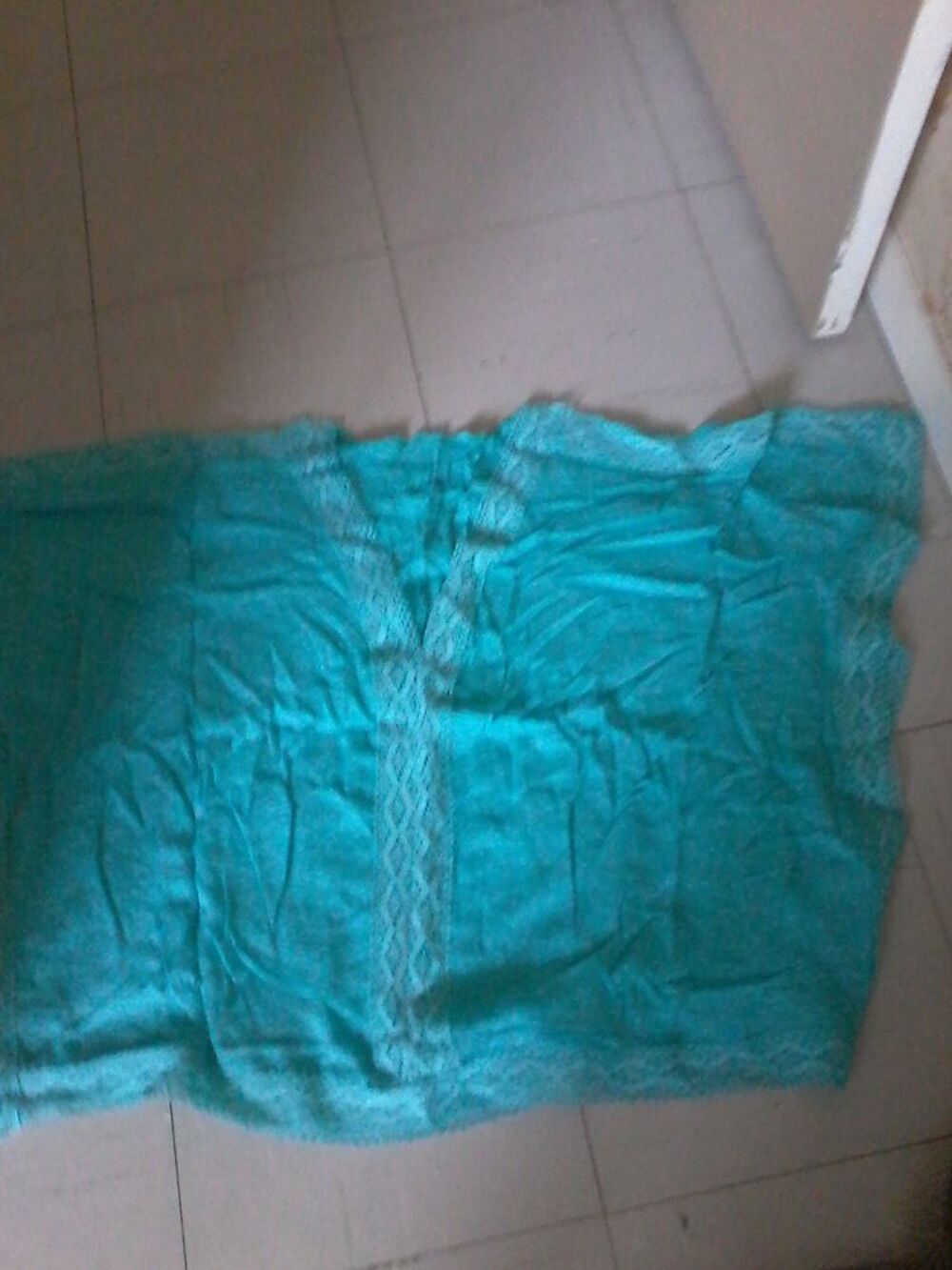 Haut court en dentelle Vêtements