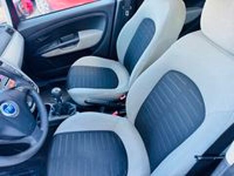 Grande Punto 1.4 8V 77 Active 2006 occasion 95150 Taverny