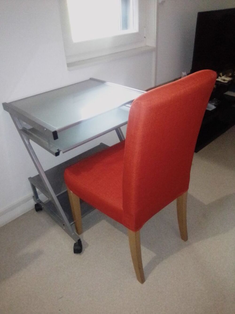 Bureau plus chaise Meubles