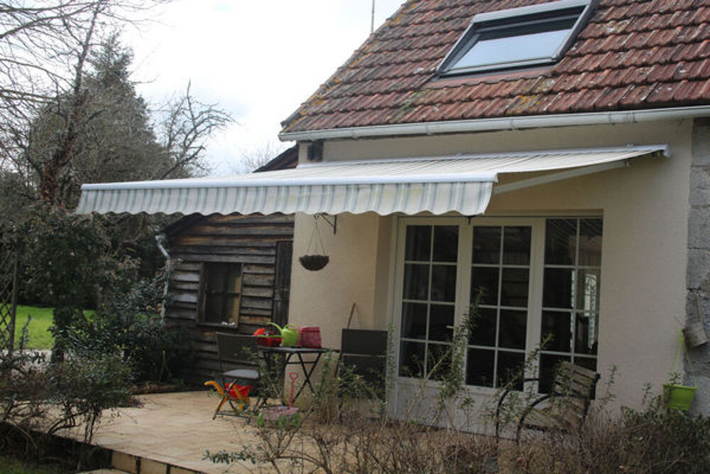 STORE BANNE MOTORISE A TELECOMMANDE Jardin