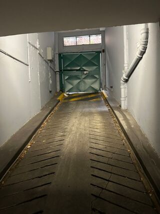  Parking / Garage � vendre 8 m� Paris