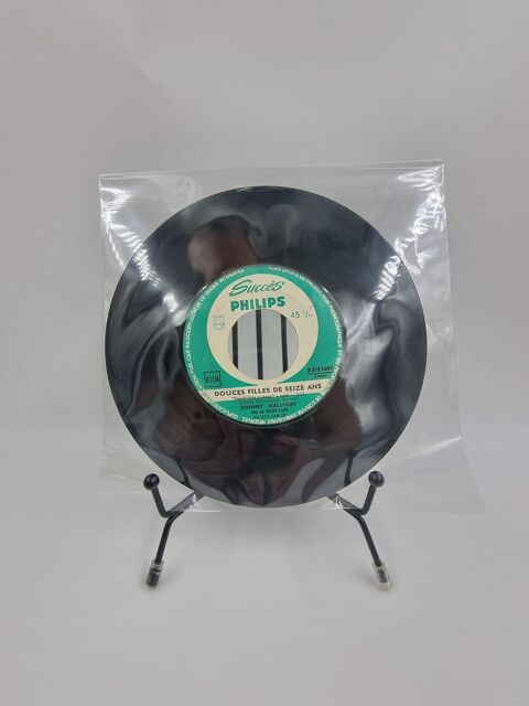 Vinyle 45 tours Johnny Hallyday : Douces Filles de Seize Ans 5 Vulbens (74)