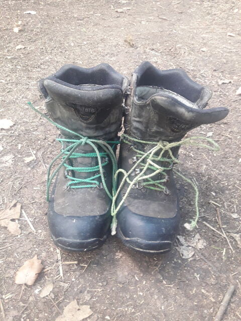 Bottes de montagne taille 42 25 Saint-Nazaire-de-Valentane (82)