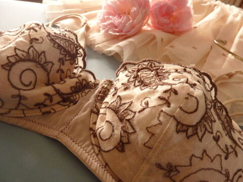 lingerie femme beige Bodybloom 90 C soutien gorge TBE 30 Brienne-le-Chteau (10)