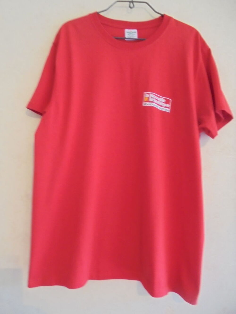 Tee-shirt rouge publicitaire (93) Vêtements