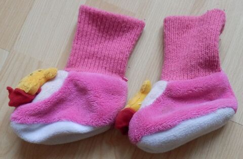 Paire de chaussons Winnie l'ours T 16-17 : Très bon état 2 Évry (91)