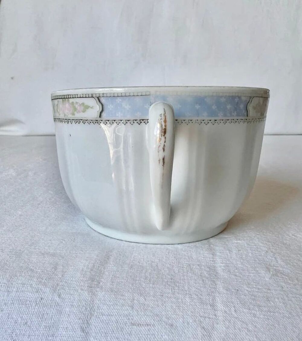 Tasse vintage en porcelaine blanche. Haute qualit&eacute; Décoration