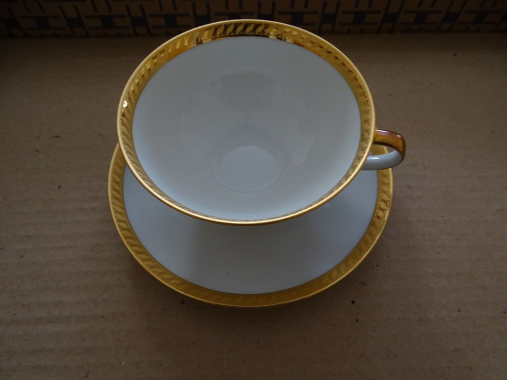 SERVICE DE TABLE EN PORCELAINE DE LIUMOGE AVEC LISERET OR Cuisine