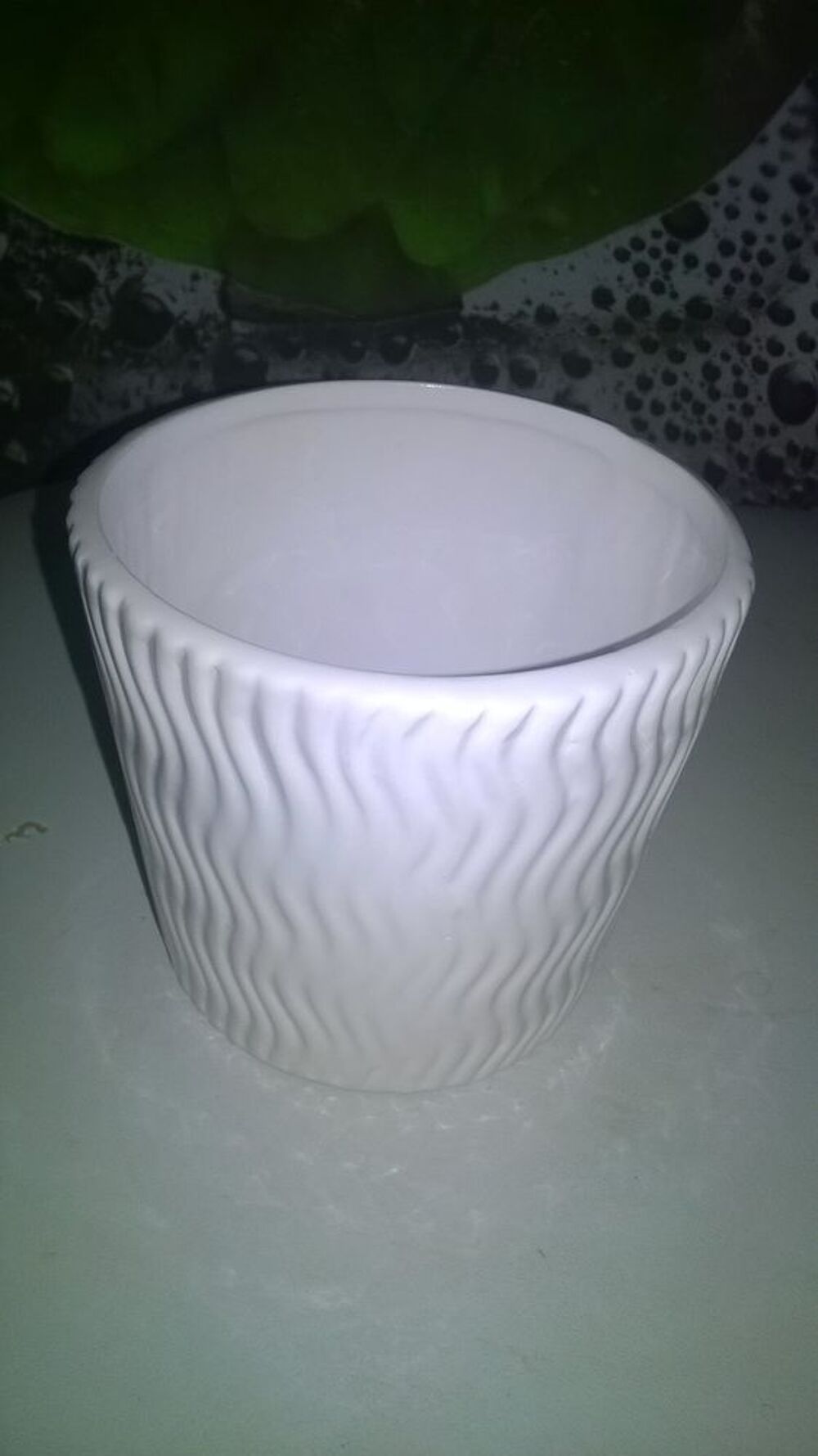 Pot blanc Travaille
Pour bonbons ,plantes , aperitif ou Cuisine